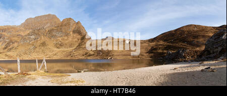Val Piora, Schweiz: Seen Ritomsee, Cadagno, Tom im Herbst. Stockfoto