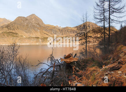 Val Piora, Schweiz: Seen Ritomsee, Cadagno, Tom im Herbst. Stockfoto