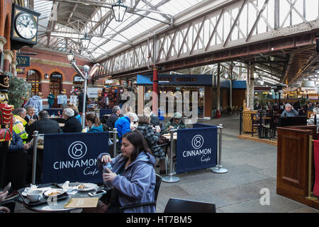 Windsor, UK. 6. März 2017. Das Zimt Cafe in Windsor Royal Shopping Centre. Es wurde auf einem rollenden 1-Monats-Miete von Aviva Investors gelegt. Stockfoto