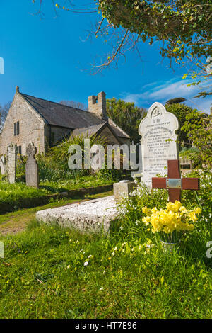 Kirchhof & Grab Steinen, Grabstein des Charles John Mumford siehe Beschreibung, Altstadt Kirche, Str. Marys, Isles of Scilly, Scillies Cornwall im Frühjahr Stockfoto