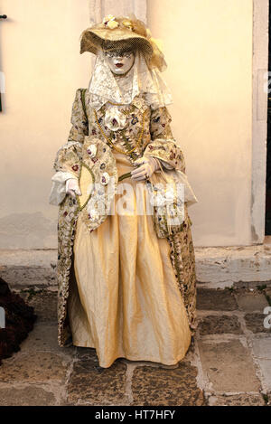 Maskierte Dame am Karneval von Venedig Stockfoto