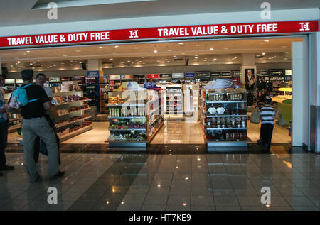 Budapest, Ungarn, 21. Mai 2009: Duty free Shops in der Ferenc Liszt International Airport. Stockfoto