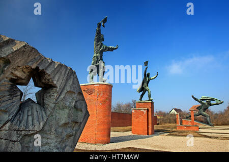 Statuen aus der kommunistischen Ära (Beispiele für den "sozialistischen Reallism") im Memento Park, ein open-air-Museum etwa 10 km südwestlich von Budapest, Ungarn. Stockfoto