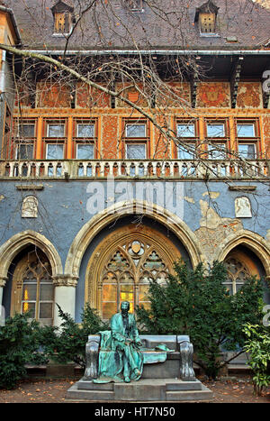 Statue von Grof Karolyi Sandor Vajdahunyad Burg im Stadtwäldchen (Városliget), Budapest, Ungarn Stockfoto