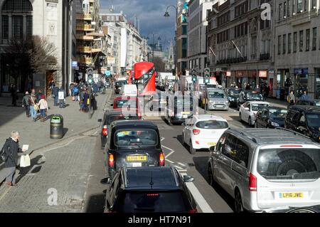 Verkehr im Stillstand auf The Strand central London UK Stockfoto