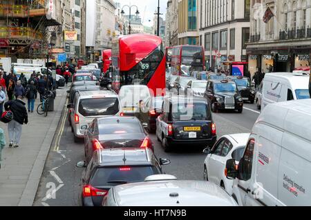 Verkehr im Stillstand auf The Strand central London UK Stockfoto