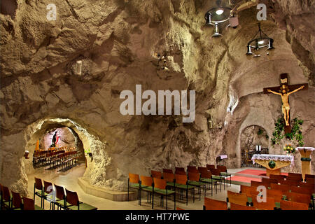 Die Höhle Kapelle (auch bekannt als "Heiligen Ivan-Höhle"), Gellertberg, Buda, Budapest, Ungarn. Stockfoto