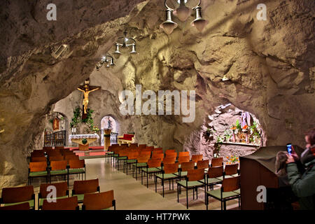 Die Höhle Kapelle (auch bekannt als "Heiligen Ivan-Höhle"), Gellertberg, Buda, Budapest, Ungarn. Stockfoto