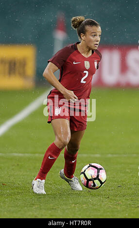 Washington, USA. 7. März 2017. USA Frauen National Team nach vorne #2 Mallory Pugh während eines Fußballspiels im Rahmen der SheBelieve Cup 2017 zwischen den USA und Frankreich im RFK Stadium in Washington DC. Frankreich besiegt die Vereinigten Staaten, 3-0, um den SheBelieve Cup zu gewinnen. Bildnachweis: Cal Sport Media/Alamy Live-Nachrichten Stockfoto