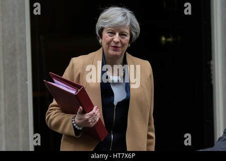 Downing Street, London, UK. 8. März 2017. Premierminister Therese kann Downing Street am Haushalt verlassen. Bildnachweis: Dinendra Haria/Alamy Live-Nachrichten Stockfoto