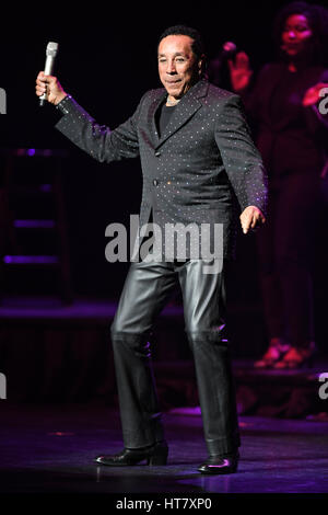 Fort Lauderdale, FL, USA. 7. März 2017. Smokey Robinson führt auf das Broward Center am 7. März 2017 in Fort Lauderdale, Florida. Bildnachweis: Mpi04/Medien Punch/Alamy Live-Nachrichten Stockfoto