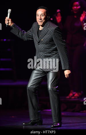 Fort Lauderdale, FL, USA. 7. März 2017. Smokey Robinson führt auf das Broward Center am 7. März 2017 in Fort Lauderdale, Florida. Bildnachweis: Mpi04/Medien Punch/Alamy Live-Nachrichten Stockfoto