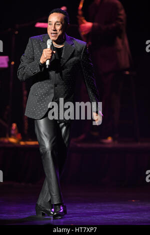 Fort Lauderdale, FL, USA. 7. März 2017. Smokey Robinson führt auf das Broward Center am 7. März 2017 in Fort Lauderdale, Florida. Bildnachweis: Mpi04/Medien Punch/Alamy Live-Nachrichten Stockfoto