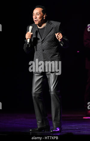 Fort Lauderdale, FL, USA. 7. März 2017. Smokey Robinson führt auf das Broward Center am 7. März 2017 in Fort Lauderdale, Florida. Bildnachweis: Mpi04/Medien Punch/Alamy Live-Nachrichten Stockfoto