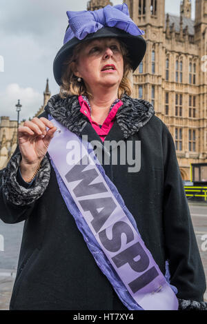 London, UK. 8. März 2017. Frauen gegen die staatliche Rente Ungleichheit (WASPI) versammeln sich in Westminster über 'beraubt' ihre Renten - Budget Tag in Westminster - London 8. März 2017 zu protestieren. Bildnachweis: Guy Bell/Alamy Live-Nachrichten Stockfoto