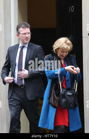 Downing Street, London. UK verlässt 8. März 2017 - Greg Clark Secretary Of State for Business, Energie- und Industriepolitik und Andrea Leadsom Staatssekretär für Umwelt Food and Rural Affairs der Pre-Budget Kabinettssitzung an Nummer 10 Downing Streetleaves Pre-Budget Kabinettssitzung an Nummer 10 Downing Street Stockfoto