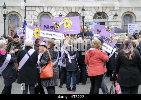 London, UK. 8. März 2017. Frauen gegen staatliche Rente Ungleichheit Protest, The Houses of Parliament, London, UK-Credit: Laurence Prax/Alamy Live News Stockfoto