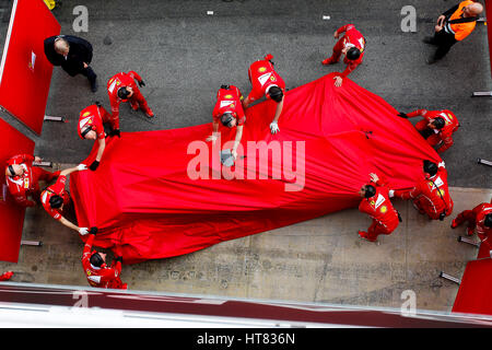 Barcelona, Spanien. 8. März 2017.  Ferrari-Absturz während des Formel 1 Tests Tage Saison 2, Tag 2 in Montmeló, Spanien Foto: Cronos/Omar Arnau Credit: Cronos Foto/Alamy Live News Stockfoto