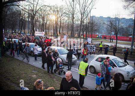 Wroclaw, Polen. 8. März 2017. Womens protestieren "Strajk Kobiet" auf Womans Day gegen die polnische Regierung PIS, am 08,03,2017 in Breslau, Polen Credit: Tomasz Trybus/Alamy Live News Stockfoto