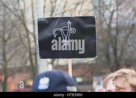 Wroclaw, Polen. 8. März 2017. Womens protestieren "Strajk Kobiet" auf Womans Day gegen die polnische Regierung PIS, am 08,03,2017 in Breslau, Polen Credit: Tomasz Trybus/Alamy Live News Stockfoto