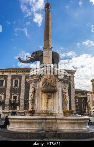 18. Jahrhundert Elefant-Brunnen (Fontana dell'Elefante auch genannt u Liotru) am Domplatz (Piazza del Duomo), Symbol von Catania, Sizilien, Italien Stockfoto
