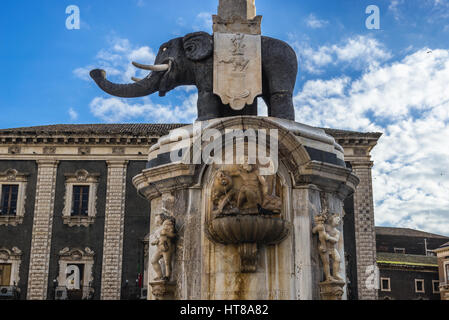 18. Jahrhundert Elefant-Brunnen (Fontana dell'Elefante auch genannt u Liotru) am Domplatz (Piazza del Duomo), Symbol von Catania, Sizilien, Italien Stockfoto
