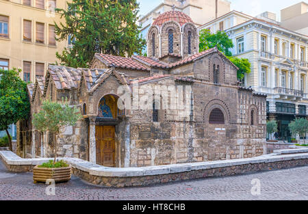 Kirche der Panagia Kapnikarea gehört zu den ältesten Kirchen in Athen, gelegen im Einkaufsviertel der Stadt, Griechenland. Stockfoto
