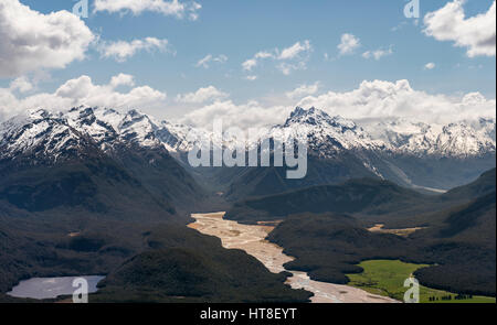 Blick auf Dart-Fluss und die Berge Landschaft, Mount Alfred Glenorchy in Queenstown, Südalpen, Otago und Southland, Neuseeland Stockfoto