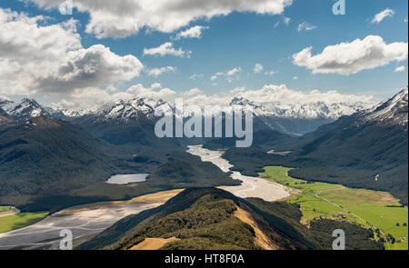 Blick auf Dart-Fluss und die Berge Landschaft, Mount Alfred Glenorchy in Queenstown, Südalpen, Otago und Southland, Neuseeland Stockfoto