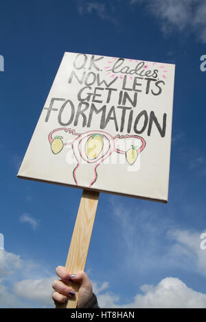 Protest-Plakate an die Aufhebung des 8. Protests in der Stadt Dublin, Irland. Stockfoto