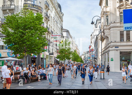 Geschäfte auf der Kärntner Straße im Zentrum Stadt, Innere Stadt, Wien, Österreich Stockfoto