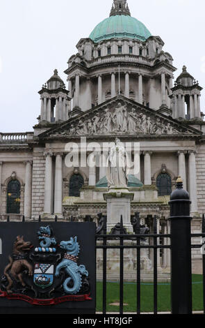 Die Front des Rathauses in Belfast. Der Haupteingang des Gebäudes ist in Donegall Square North, Belfast, Nordirland. Stockfoto