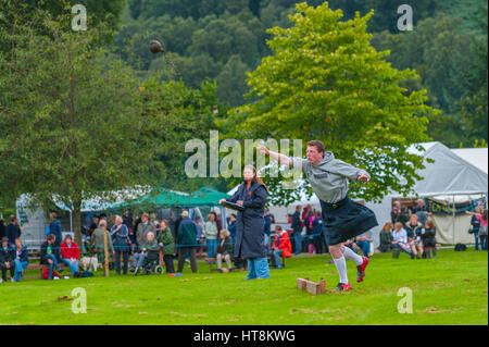 werfen den Schuss auf den Kinloch Rannoch Highland Spiele. In Kinloch Rannoch Schottland. Stockfoto