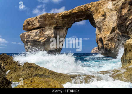 Azure Window - schöne Felsformation auf Gozo, Malta. Dies ist eine Erinnerung an das Wunder der Welt - Meer nahm dies durch Erosion im März 2017. Stockfoto