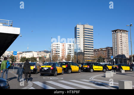 Taxistand am Bahnhof Sants, Barcelona, Katalonien, Spanien Stockfoto