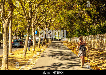 Lissabon, Portugal - Septmember 19, 2016: Boulevard von Carcavelos Station zum Strand Stockfoto