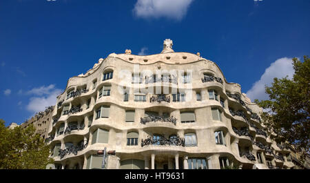 Blick auf Casa Mila oder La Pedrera in Barcelona, Spanien Stockfoto