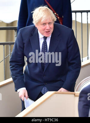 Außenminister Boris Johnson besucht ein Trommelfell Militärdienst auf Horse Guards Parade in London vor der Enthüllung eines nationalen Denkmals zu Ehren der Streitkräfte und Zivilisten, die ihr Land während des Golf-Krieg und Konflikte im Irak und in Afghanistan gedient. Stockfoto