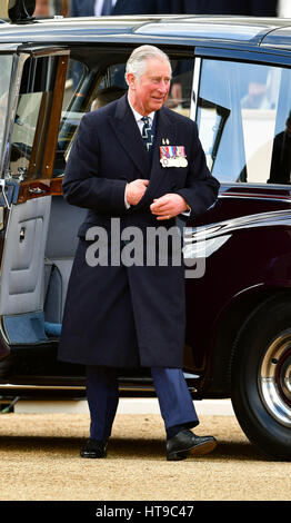 Der Prince Of Wales besuchen ein Trommelfell Militärdienst auf Horse Guards Parade in London vor der Enthüllung eines nationalen Denkmals zu Ehren der Streitkräfte und Zivilisten, die ihr Land während des Golf-Krieg und Konflikte im Irak und in Afghanistan gedient. Stockfoto