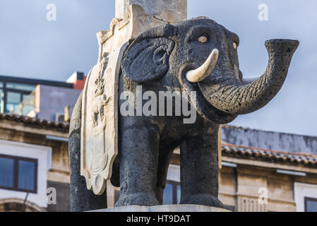 18. Jahrhundert Elefant-Brunnen (Fontana dell'Elefante auch genannt u Liotru) am Domplatz (Piazza del Duomo), Symbol von Catania, Sizilien, Italien Stockfoto