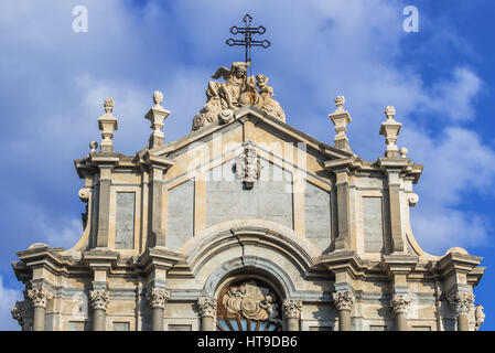 Fassade des römisch-katholischen Metropolitan Kathedrale von St. Agatha am Domplatz in Catania Stadt auf der Ostseite der Insel Sizilien, Italien Stockfoto