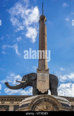 18. Jahrhundert Elefant-Brunnen (Fontana dell'Elefante auch genannt u Liotru) am Domplatz (Piazza del Duomo), Symbol von Catania, Sizilien, Italien Stockfoto