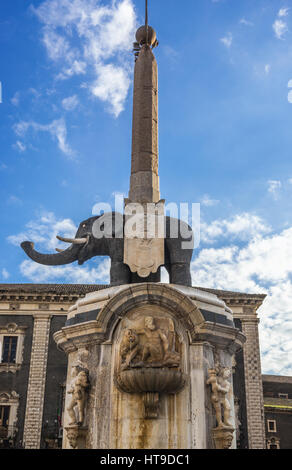 18. Jahrhundert Elefant-Brunnen (Fontana dell'Elefante auch genannt u Liotru) am Domplatz (Piazza del Duomo), Symbol von Catania, Sizilien, Italien Stockfoto