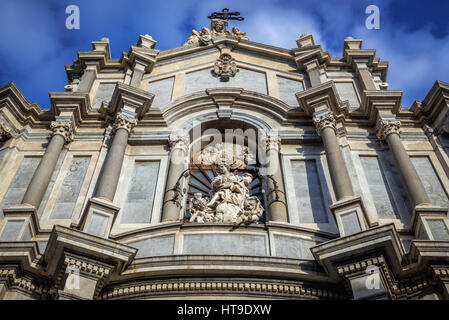 Fassade und St. Agatha Nische des römisch-katholischen Metropolitan Kathedrale von St. Agatha am Domplatz in Catania, Sizilien-Insel, Italien Stockfoto