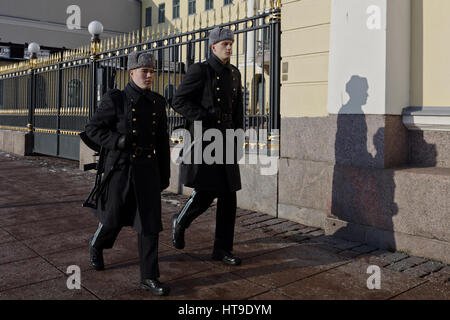 Wachen im Büro des Präsidenten der Republik Finnland in Helsinki Stockfoto