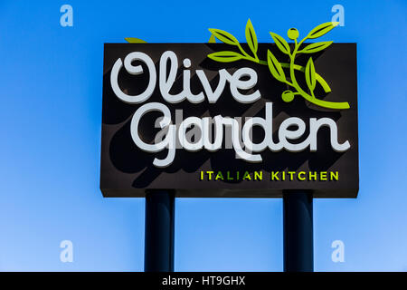 Muncie - ca. März 2017: Olive Garden Italian Restaurant. Olive Garden ist eine Abteilung der Darden Restaurants IV Stockfoto