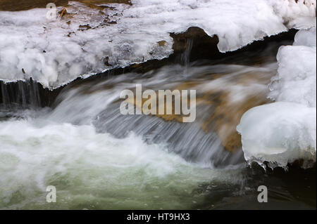 Der Bergfluss Podkumok in Pjatigorsk, Nord-Kaukasus. Stockfoto