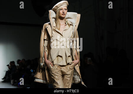 Nicholas K zeigen Atmosphäre FW1718 RTW NY Modewoche Stockfoto