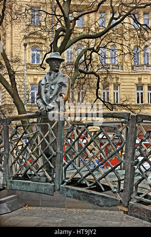 Statue von Imre Nagy (Premierminister von Ungarn während der Revolution von 1956) auf einem Zinken-Platz in der Nähe von Kossuth Platz, Budapest, Ungarn. Stockfoto