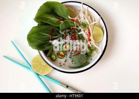 Hausgemachte einfach vegane vietnamesische Pho Suppe Stockfoto